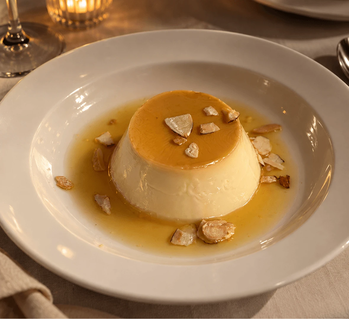 Flan casero con almendras